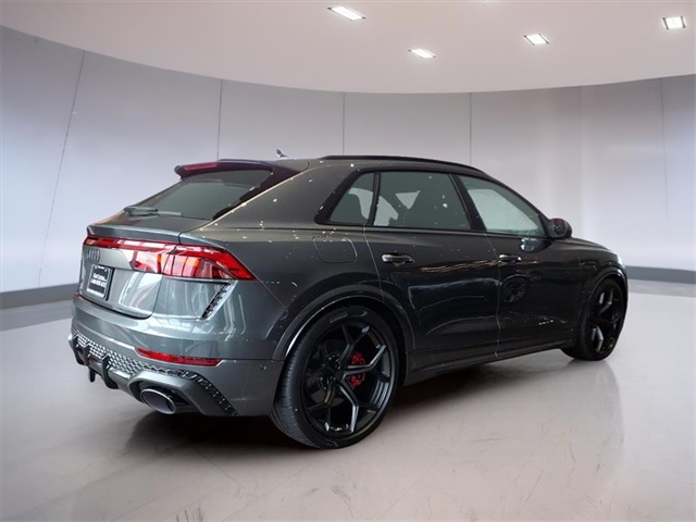 2026 Audi RS Q8 photo 4