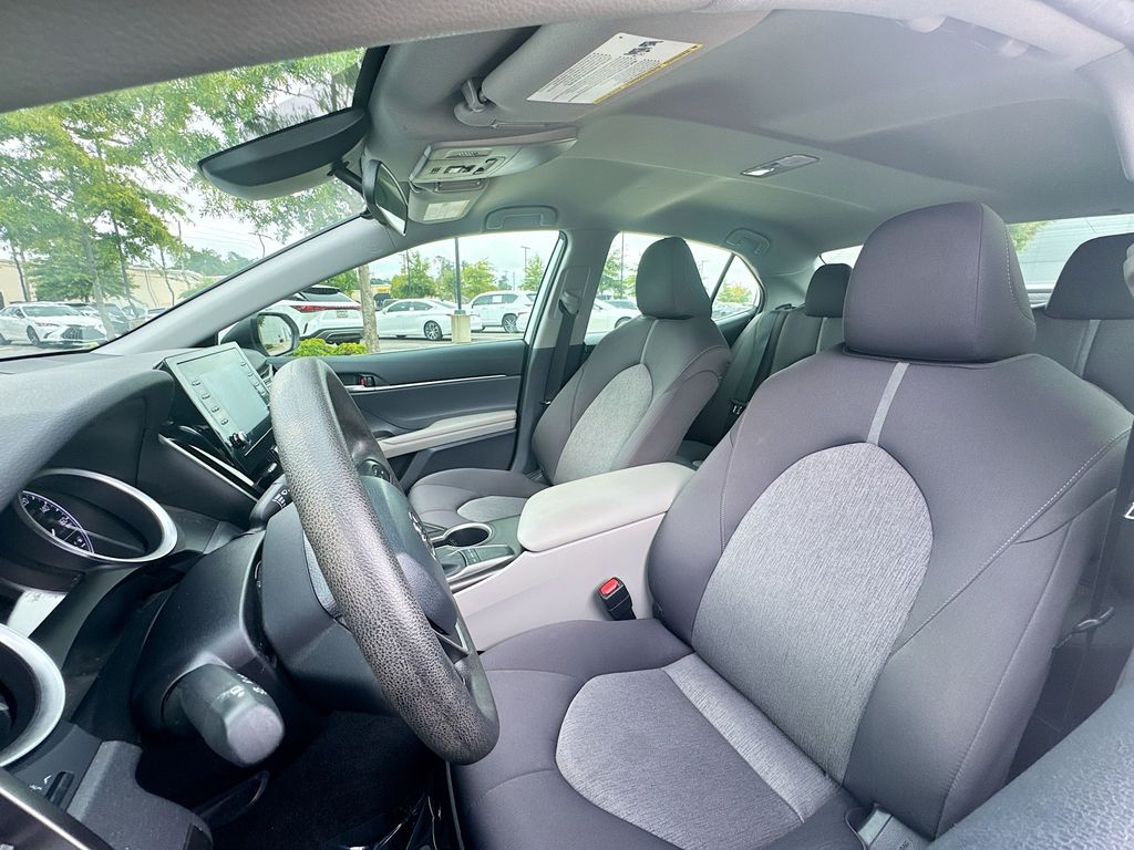 2022 Toyota Camry LE photo 4