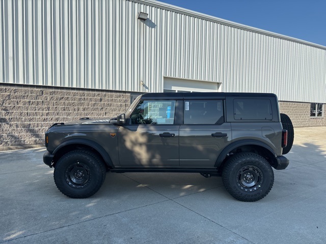 2025 Ford Bronco Badlands photo 8