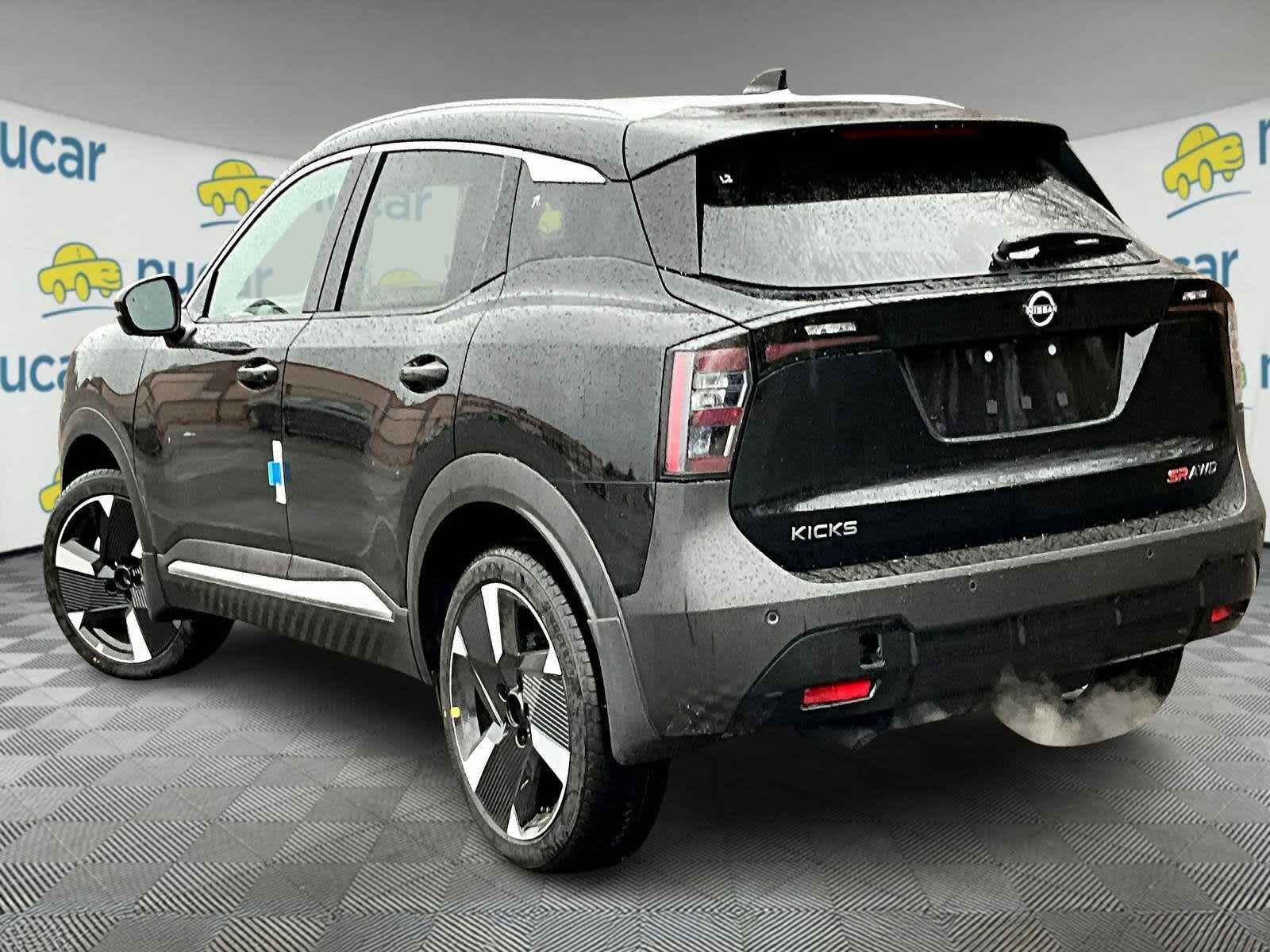 2026 Nissan Kicks SR photo 4