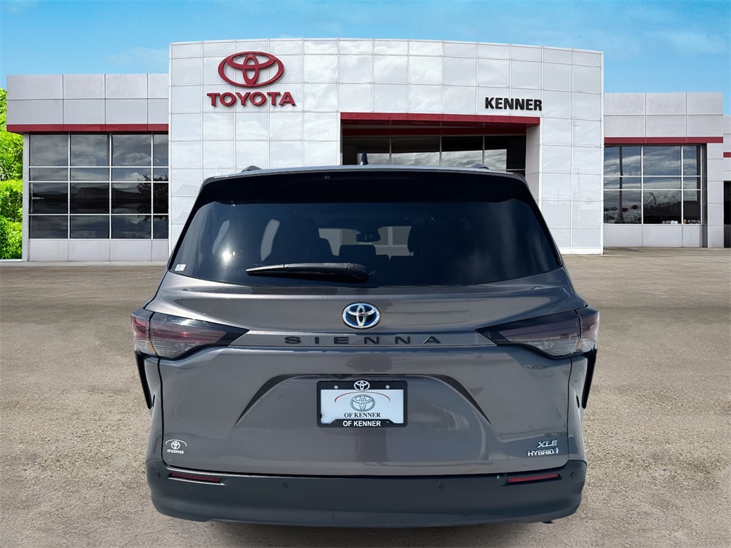 2024 Toyota Sienna XLE photo 5