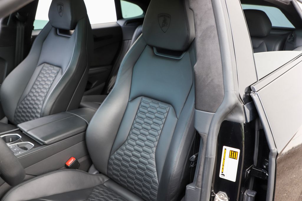 2021 Lamborghini Urus photo 4