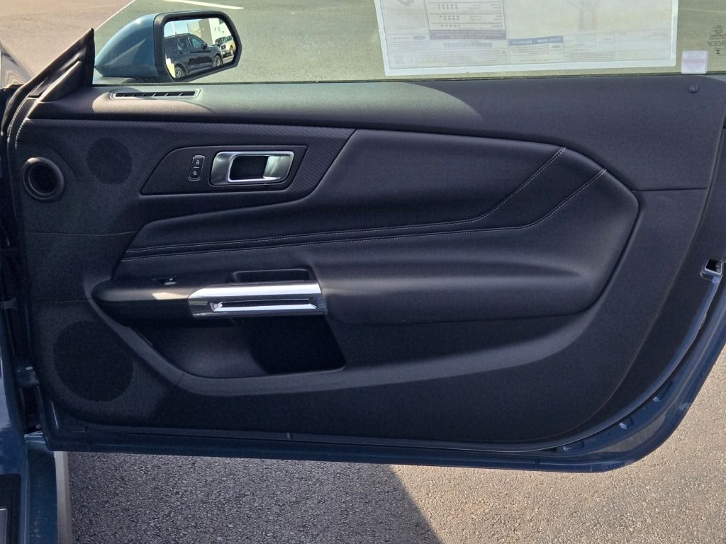 2025 Ford Mustang GT Premium photo 4