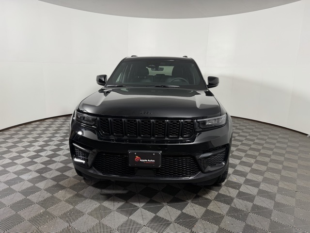 2025 Jeep Grand Cherokee Altitude's photo