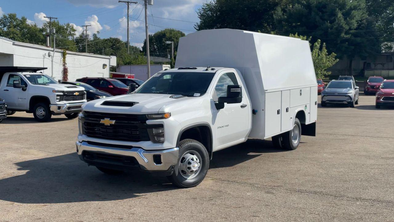 2025 Chevrolet Silverado 3500HD Work Truck photo 4