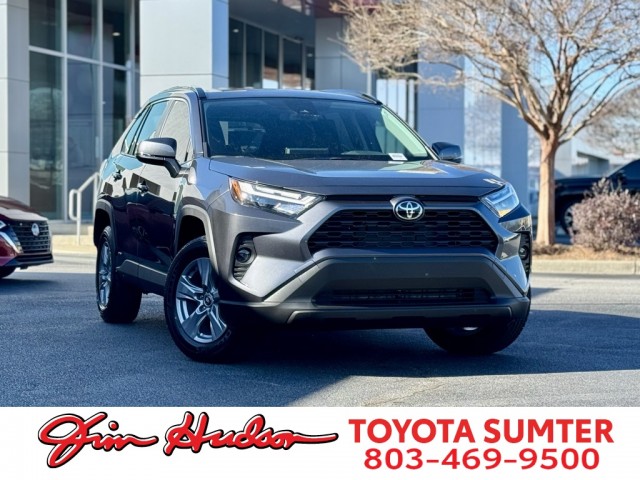 2025 Toyota RAV4 XLE's photo