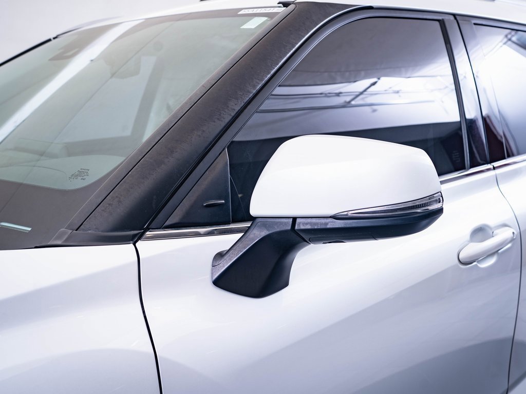 2022 Toyota Highlander Hybrid Bronze Edition photo 17
