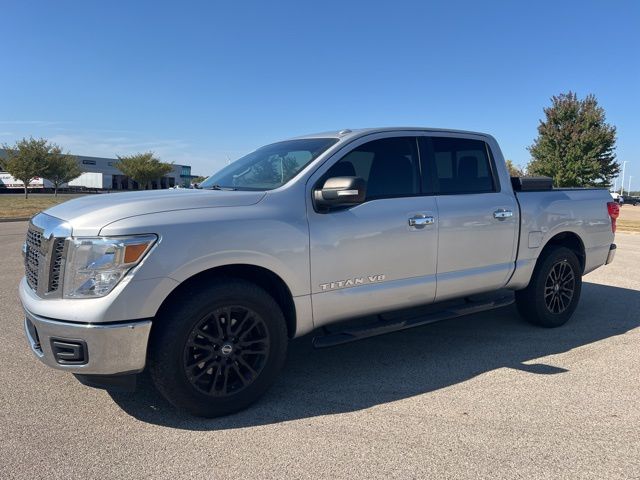 2018 Nissan Titan SV photo 2