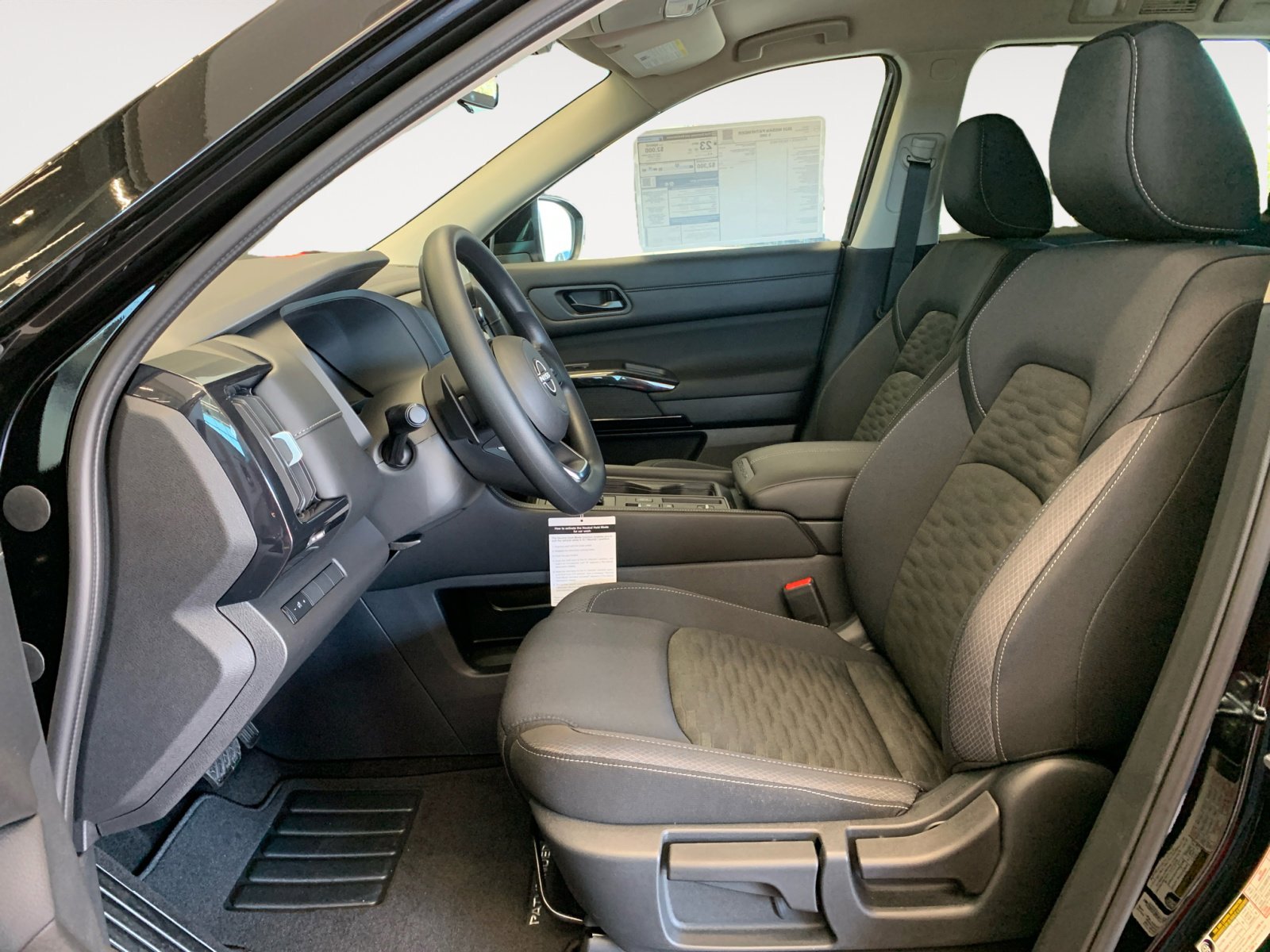 2025 Nissan Pathfinder S photo 19