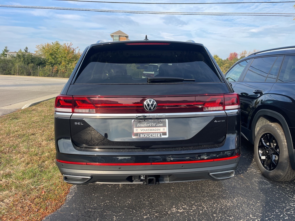 2026 Volkswagen Atlas SEL photo 4