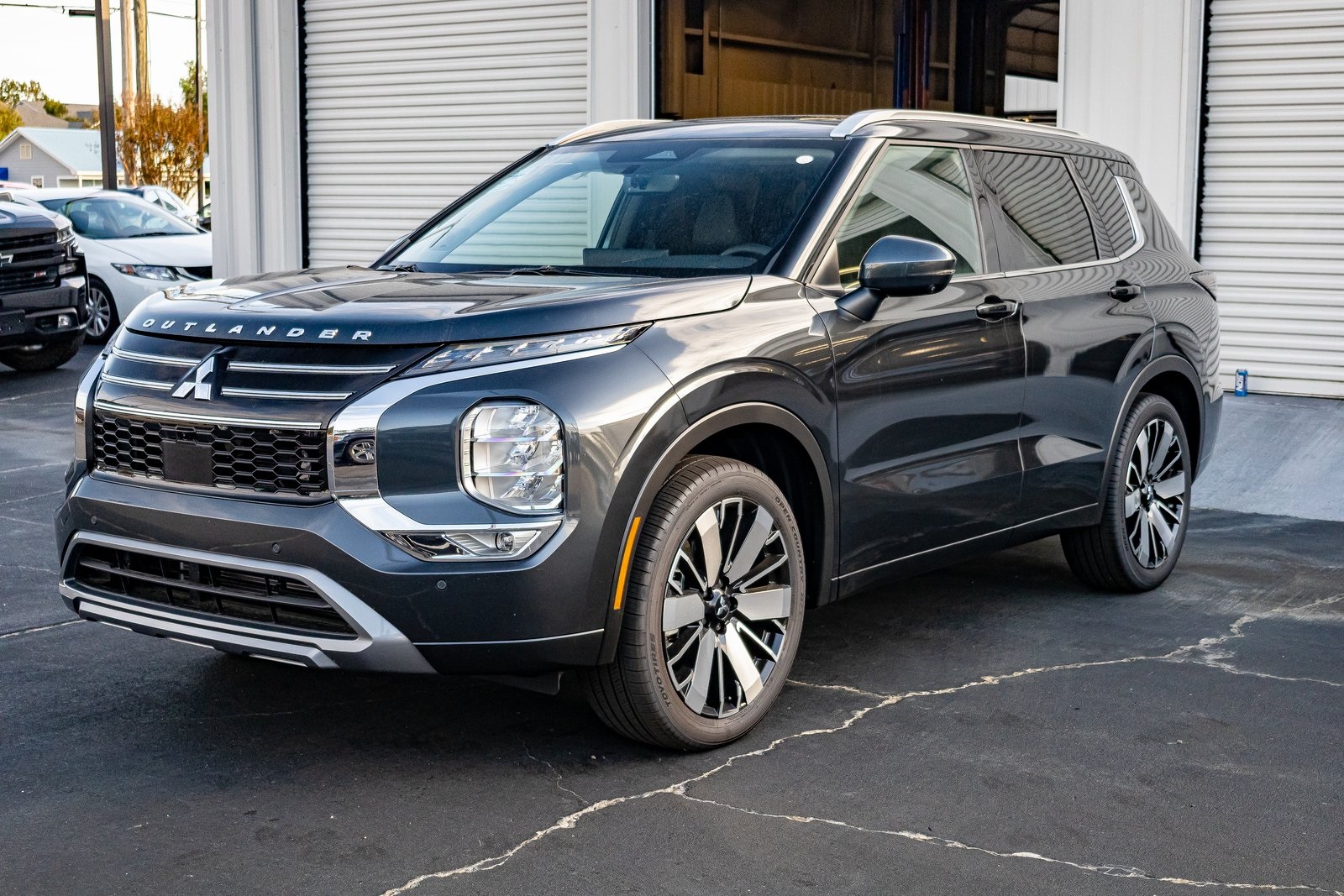 2025 Mitsubishi Outlander SEL's photo