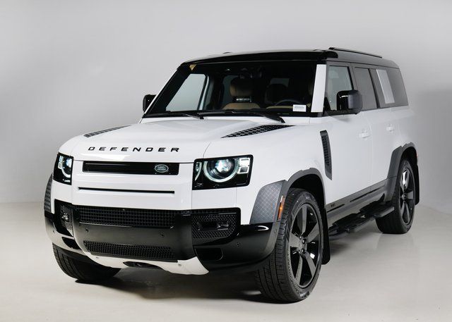 2025 Land Rover Defender V8's photo