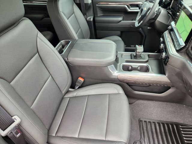 2025 Chevrolet Silverado 1500 LTZ photo 9