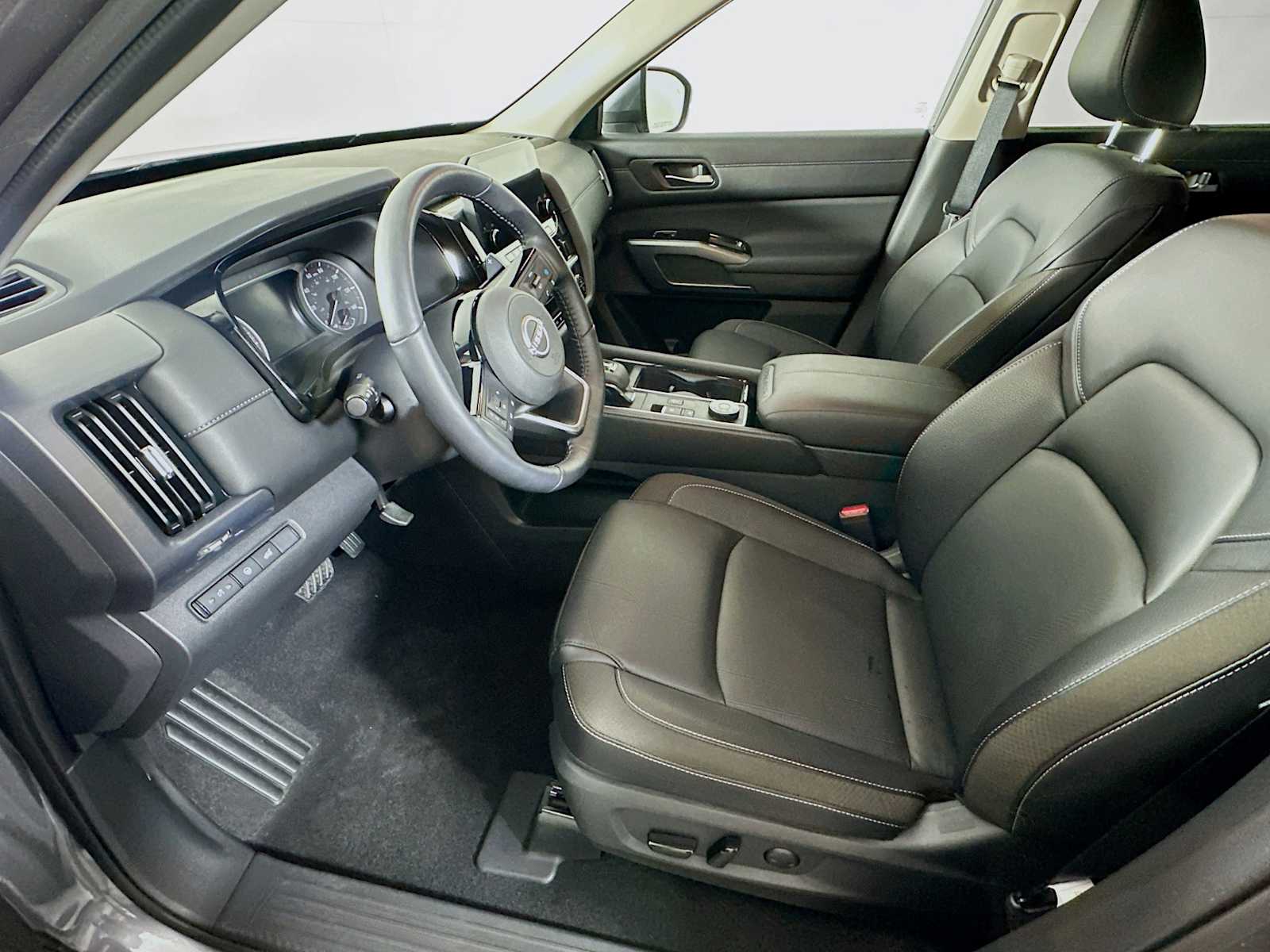 2025 Nissan Pathfinder SL photo 7