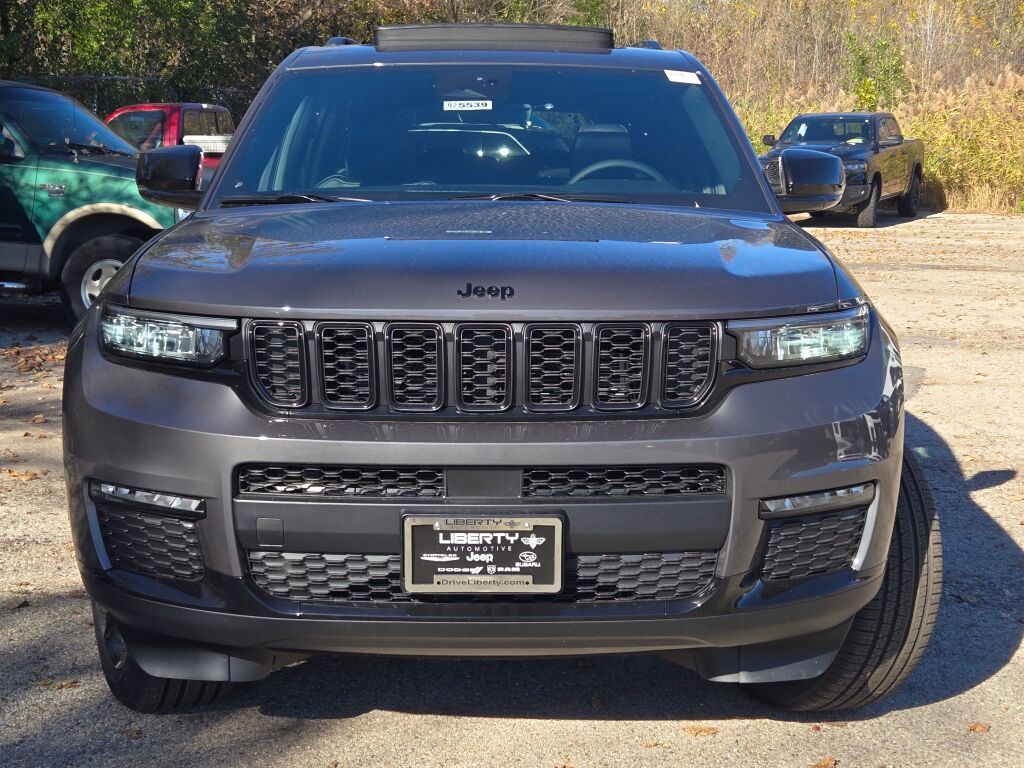 2025 Jeep Grand Cherokee Limited photo 3