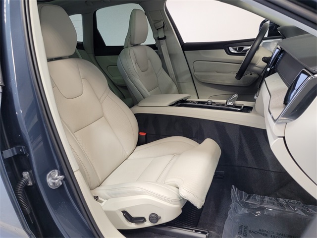 2022 Volvo XC60 Recharge Hybrid T8 Inscription photo 12