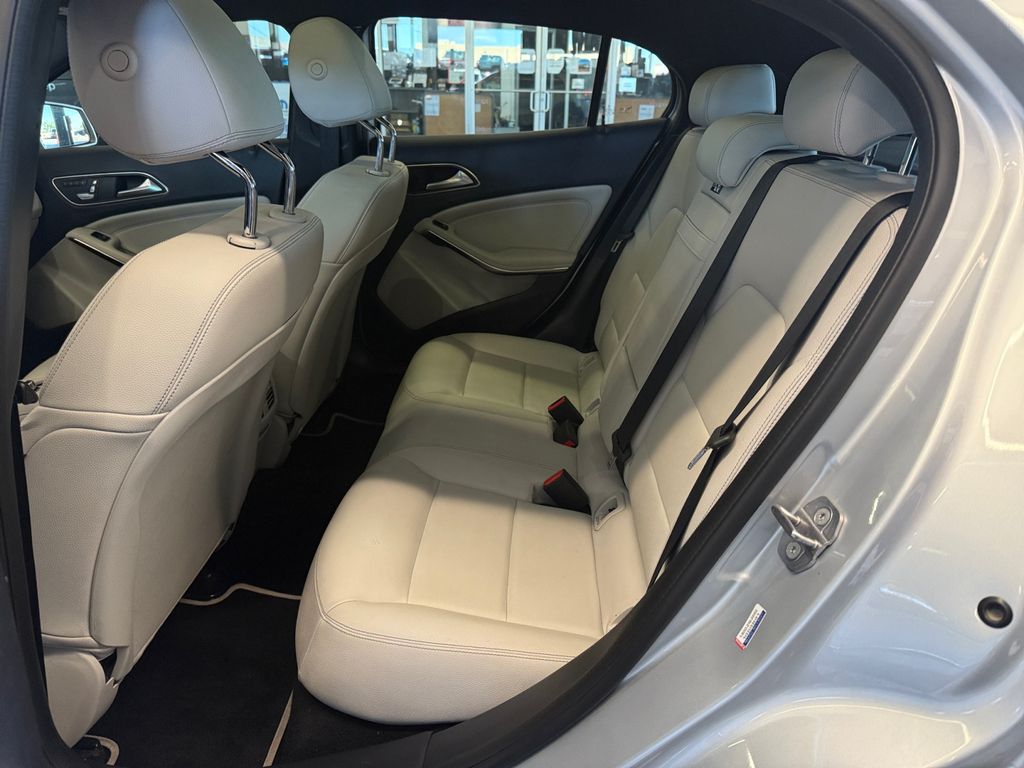 2019 Mercedes Benz GLA 250 4MATIC photo 17