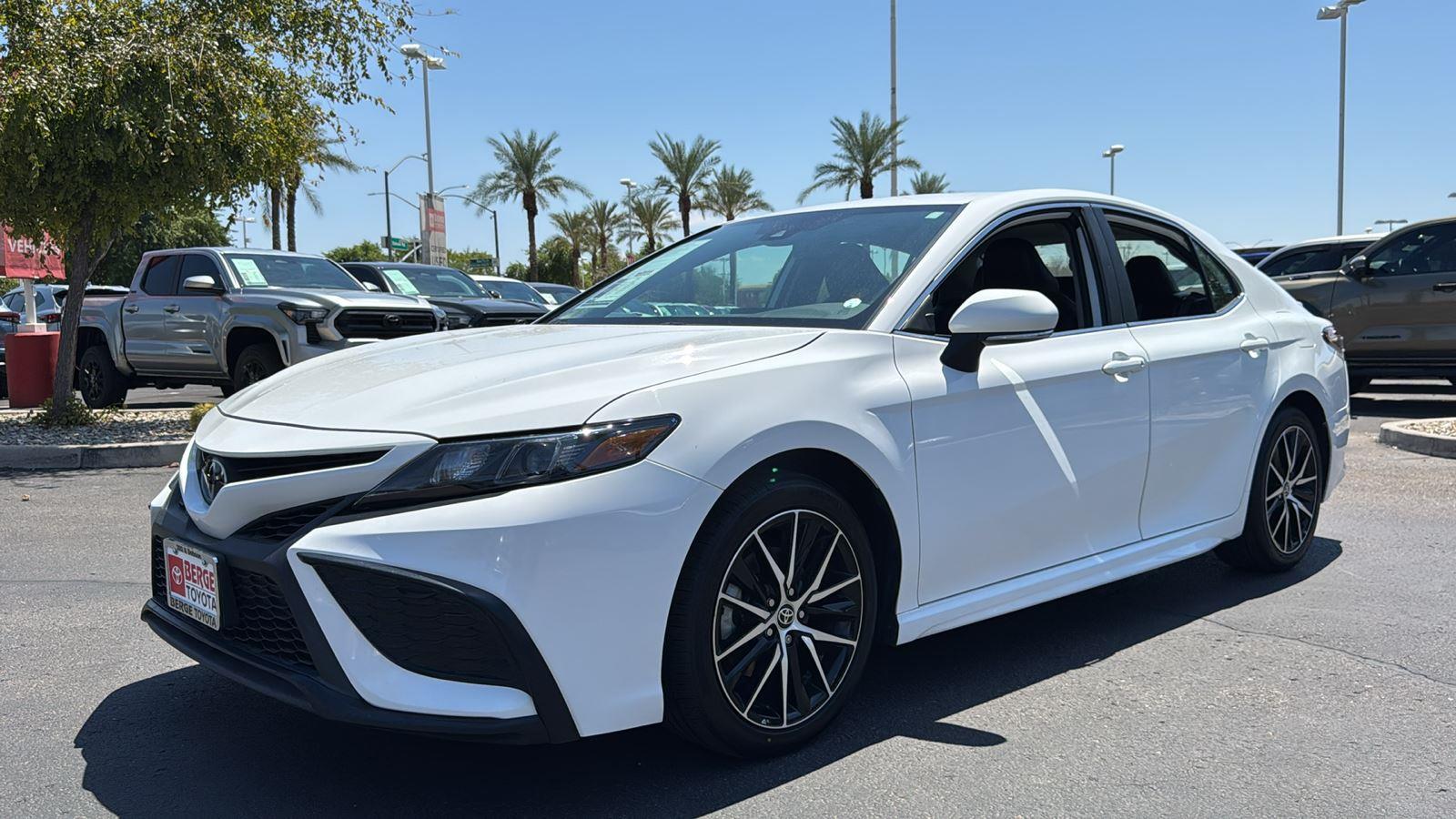 2023 Toyota Camry SE photo 3