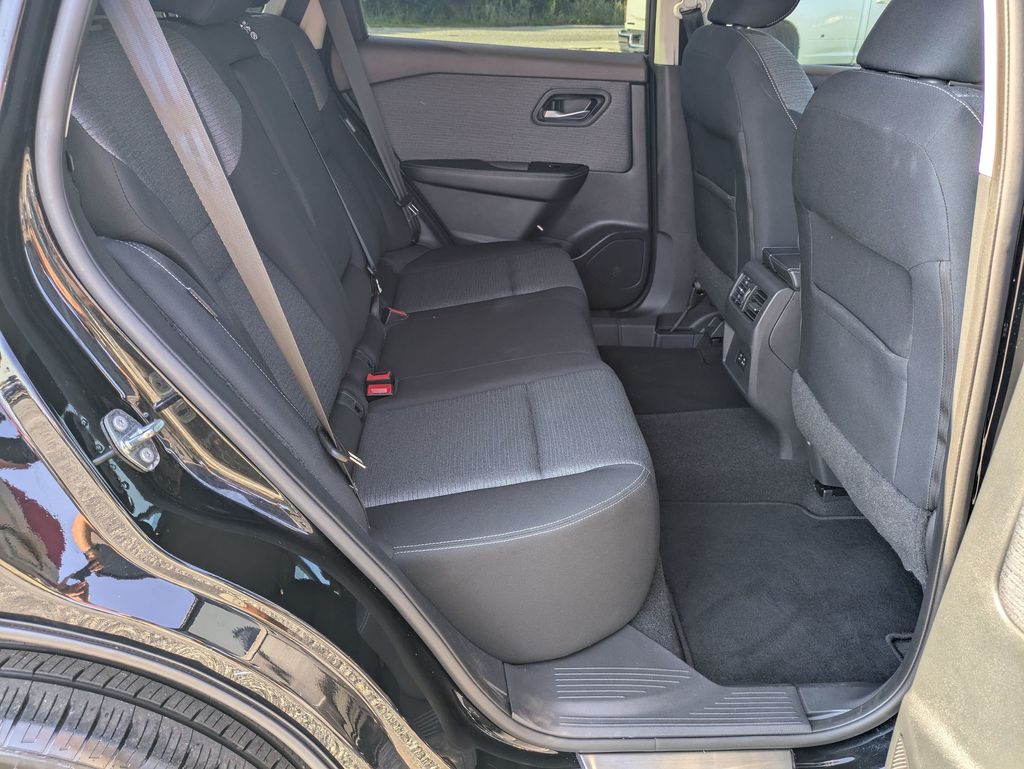 2021 Nissan Rogue SV photo 26