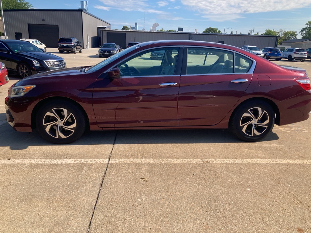 Used 2017 Honda Accord LX with VIN 1HGCR2F33HA137909 for sale in Savoy, IL