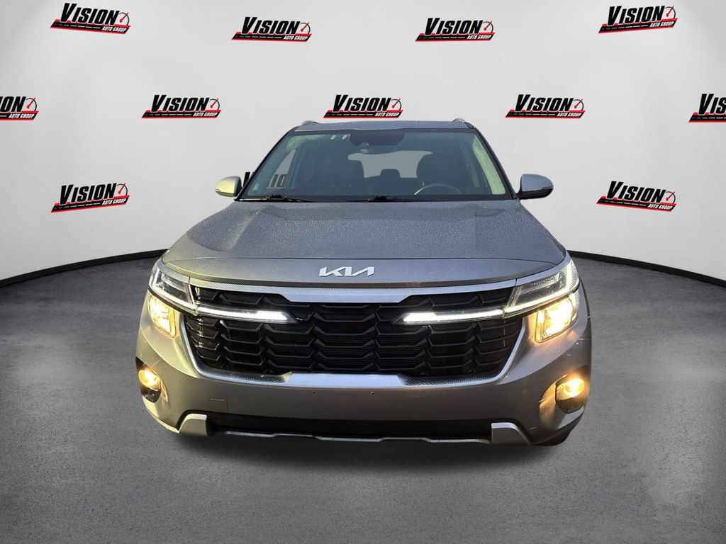 2024 Kia Seltos EX photo 2