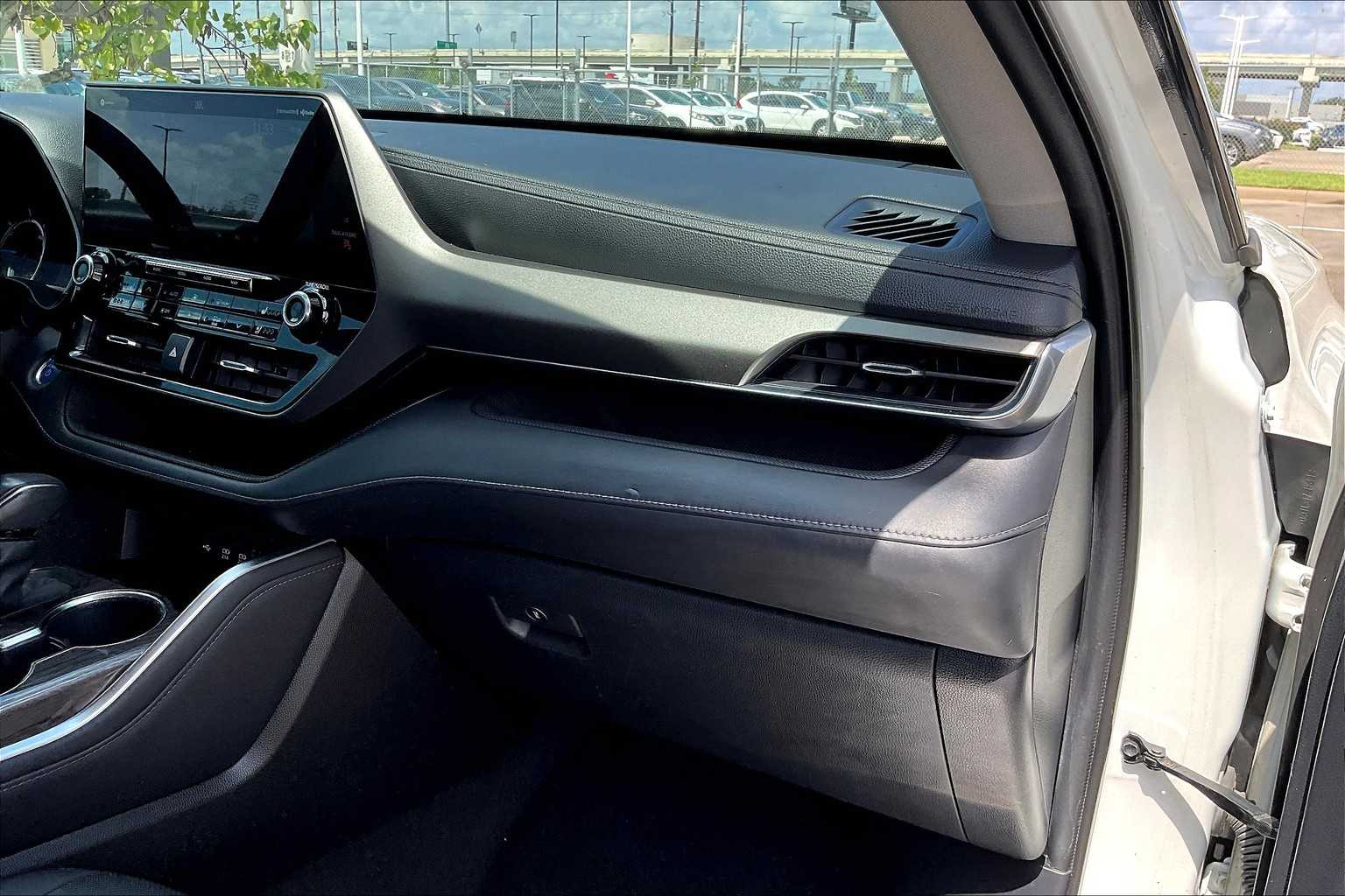 2021 Toyota Highlander Hybrid Limited photo 16