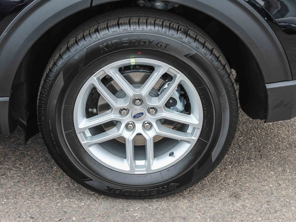 2025 Ford Explorer photo 2