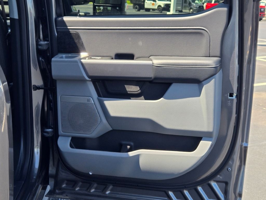 2025 Ford F-250 XLT photo 7