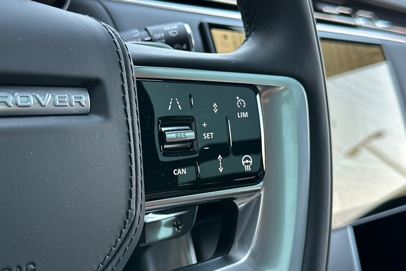 2025 Land Rover Range Rover SE photo 28