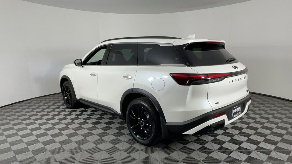 New 2025 White INFINITI LUXE image 6