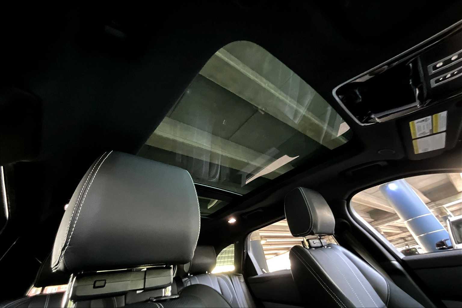 2023 Land Rover Range Rover Velar R-Dynamic S photo 9