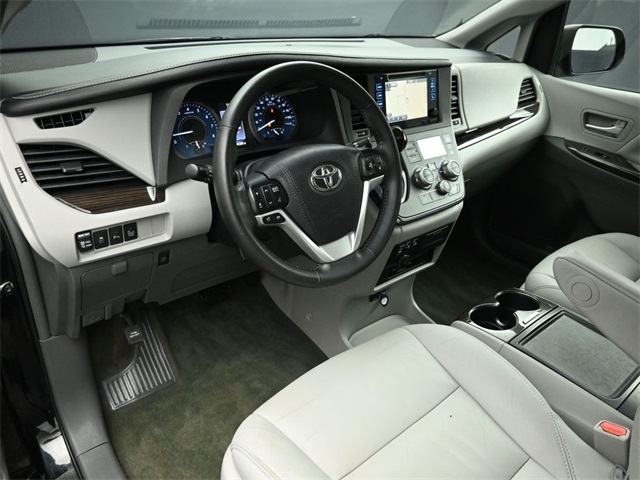 2017 TOYOTA SIENNA - Image 9