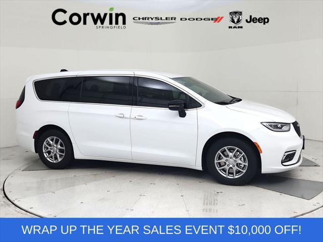 2026 Chrysler Pacifica Select's photo