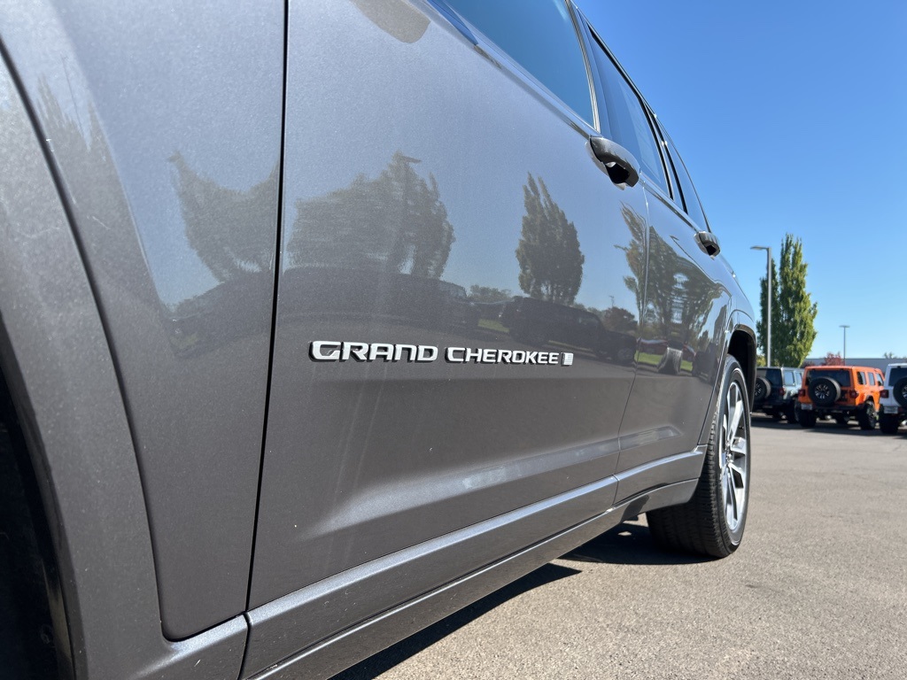 2024 Jeep Grand Cherokee Overland photo 7