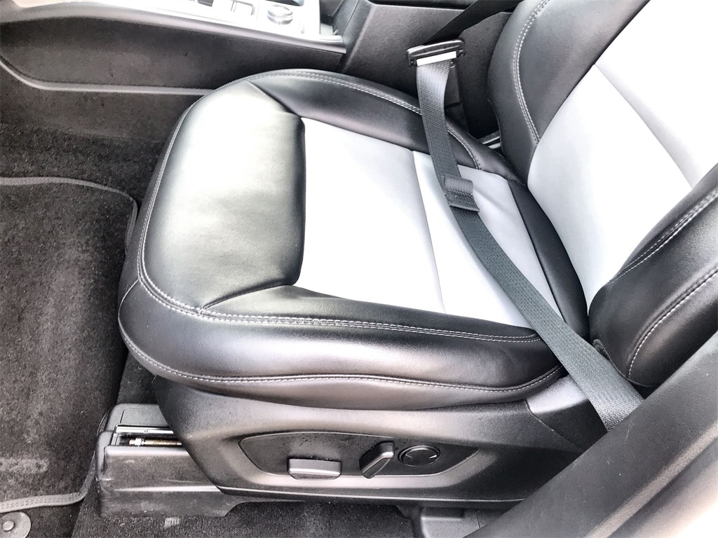 2023 Ford Explorer XLT photo 12