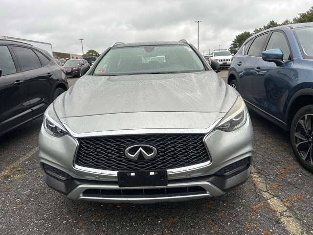 2017 Infiniti QX30 Premium photo 2