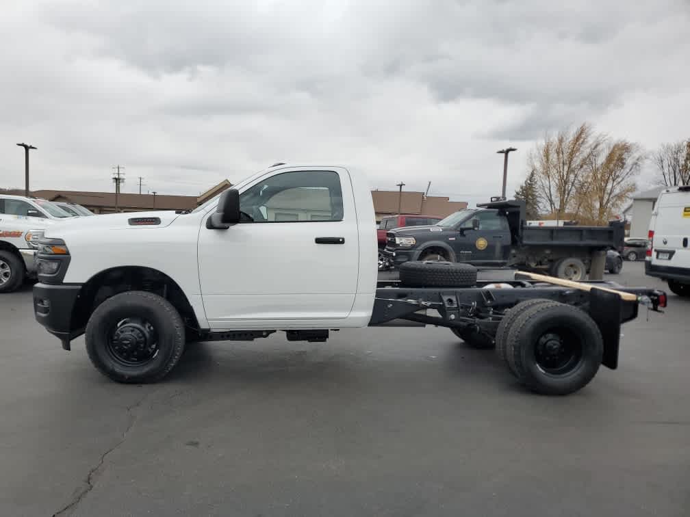 2026 Ram 3500 Tradesman photo 2