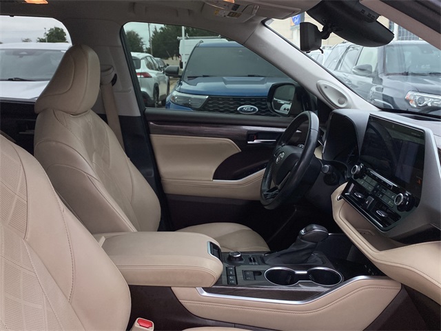 2021 Toyota Highlander Platinum photo 11