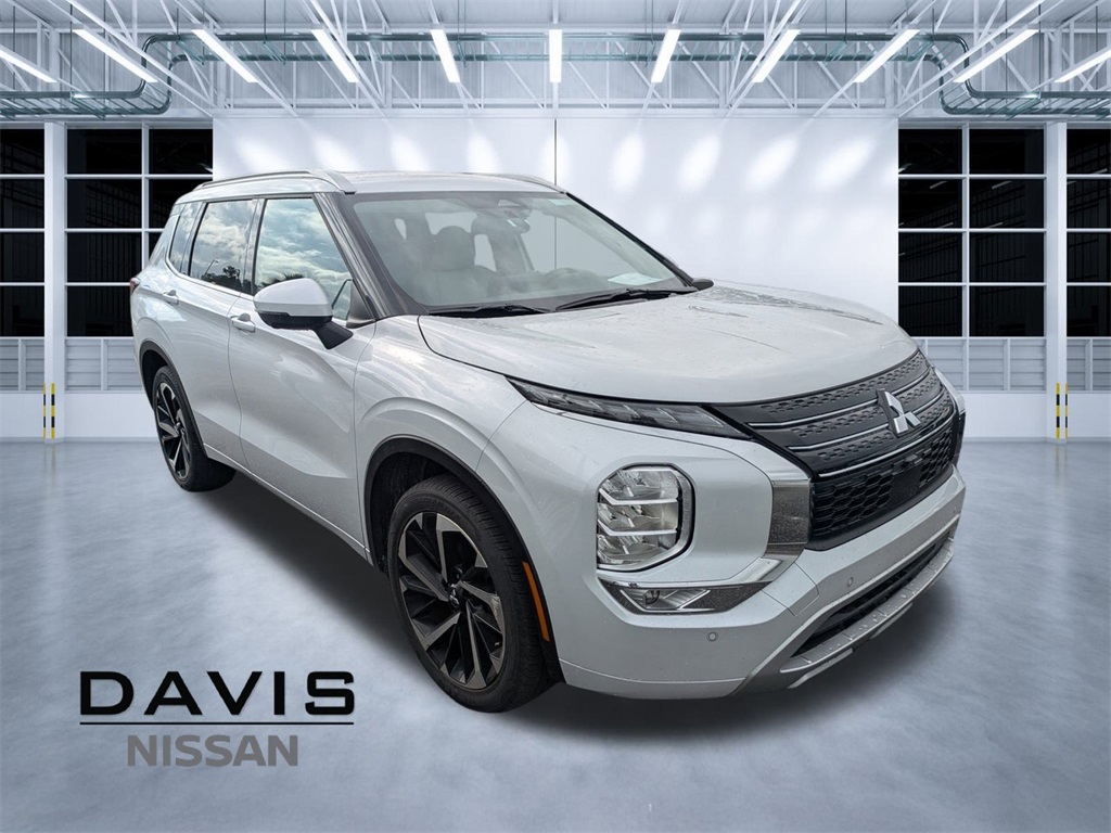 2024 Mitsubishi Outlander SEL's photo