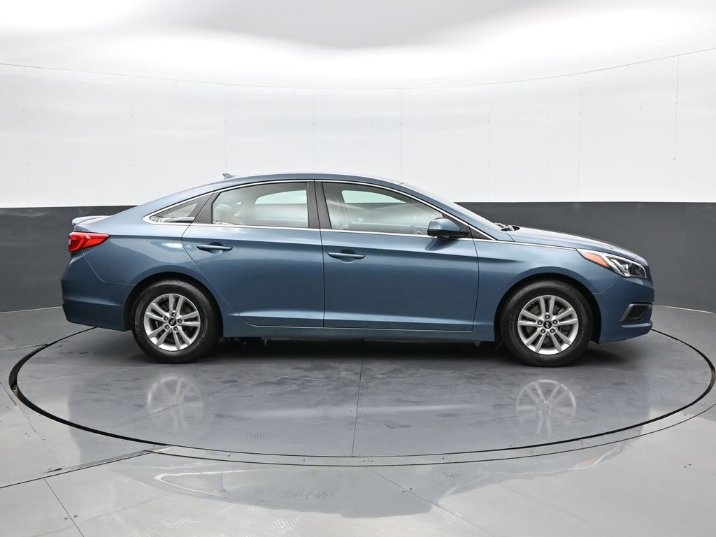 2016 Hyundai Sonata Base photo 3