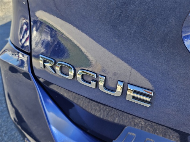 2019 Nissan Rogue SV photo 11