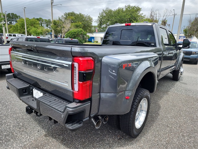 2025 Ford F-450 Platinum photo 3