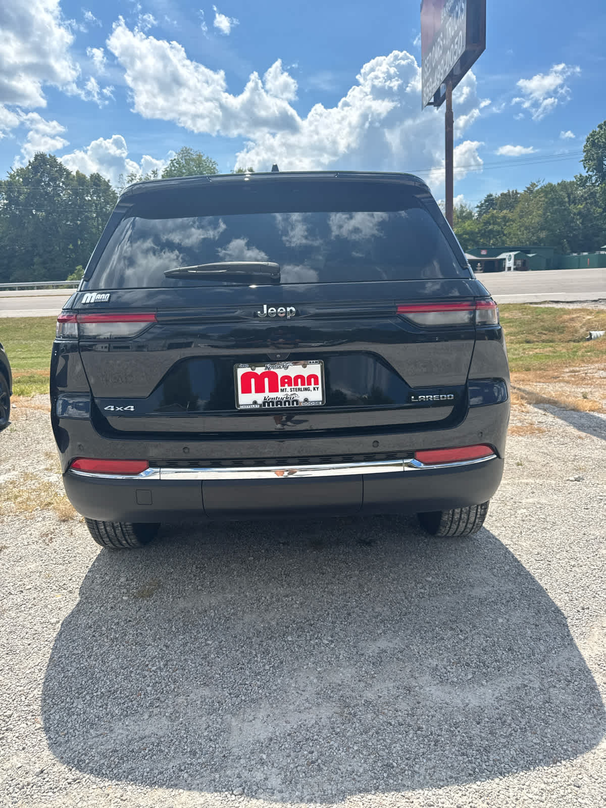 2023 Jeep Grand Cherokee Laredo photo 11