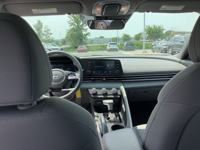 2024 Hyundai Elantra SE photo 23