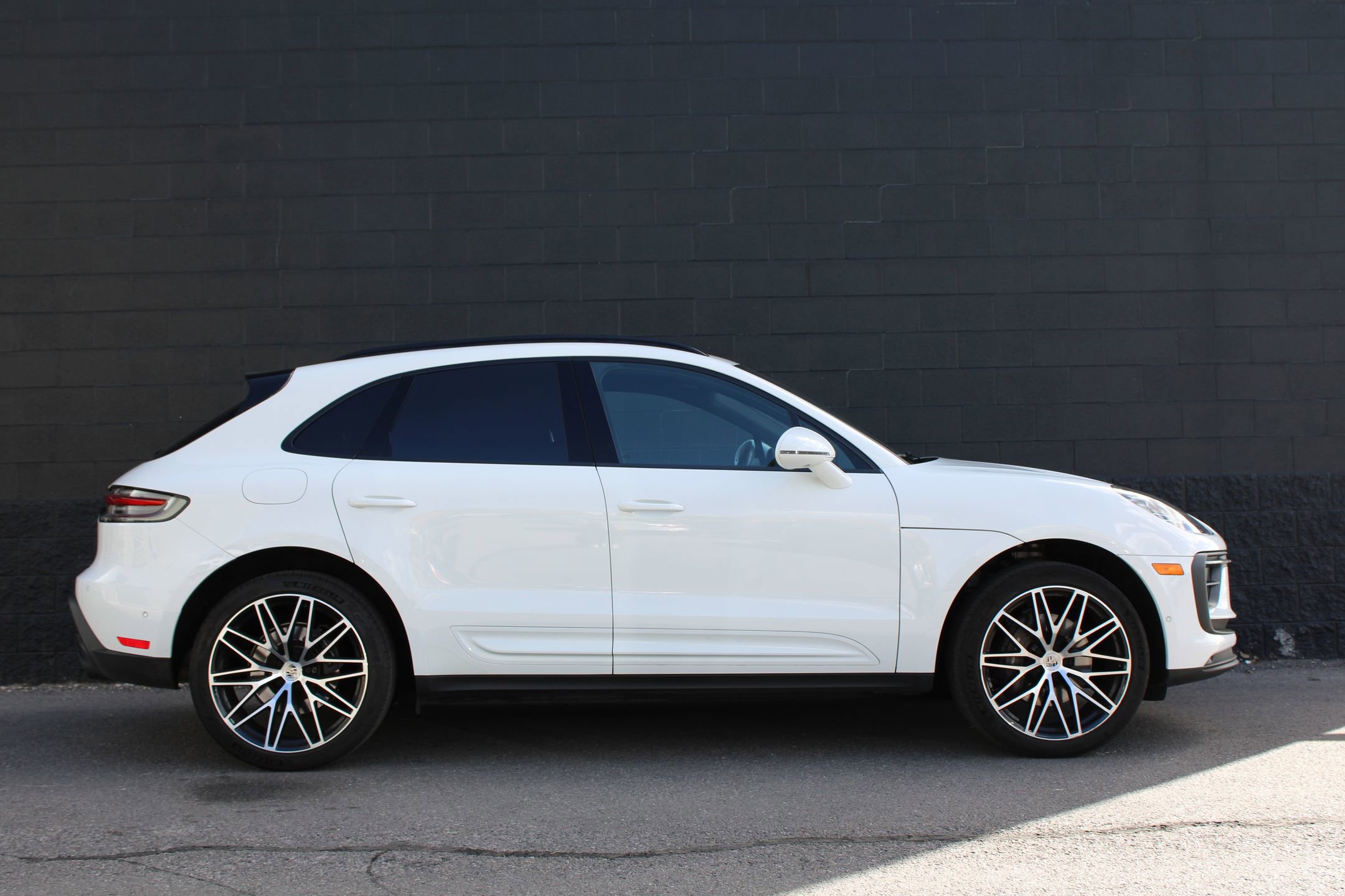 2023 Porsche Macan T photo 8