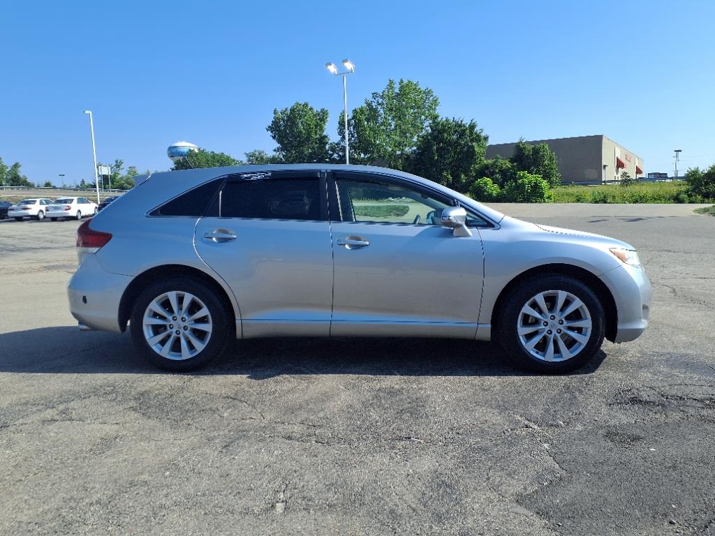 2015 Toyota Venza LE photo 2