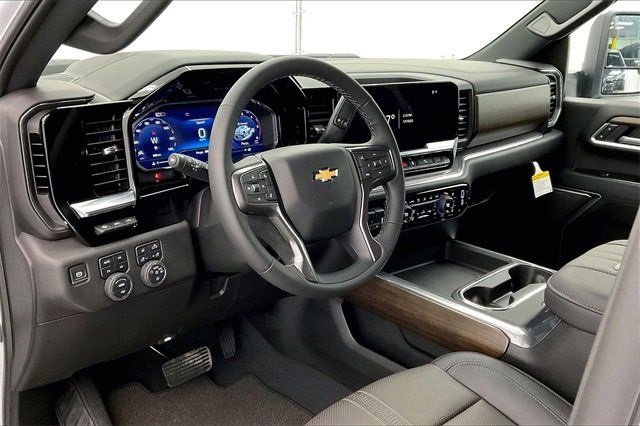 2025 Chevrolet Silverado 3500HD High Country photo 2
