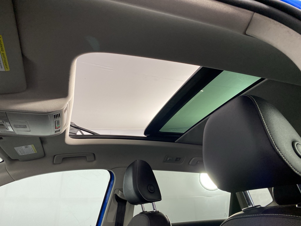 2023 Volkswagen Taos SE photo 2