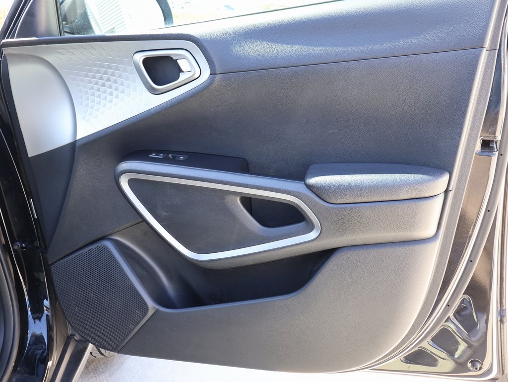 2022 Kia Soul LX photo 7