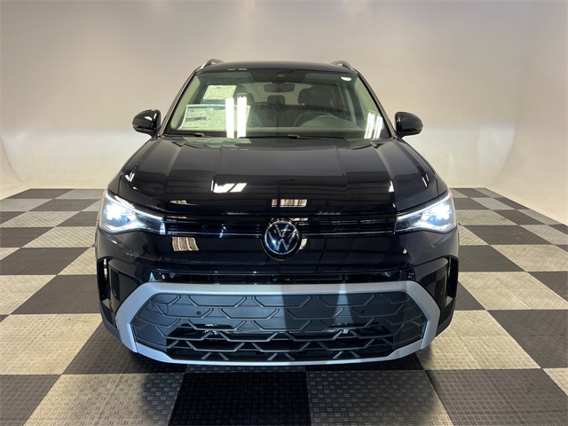 2025 Volkswagen Taos SE photo 2